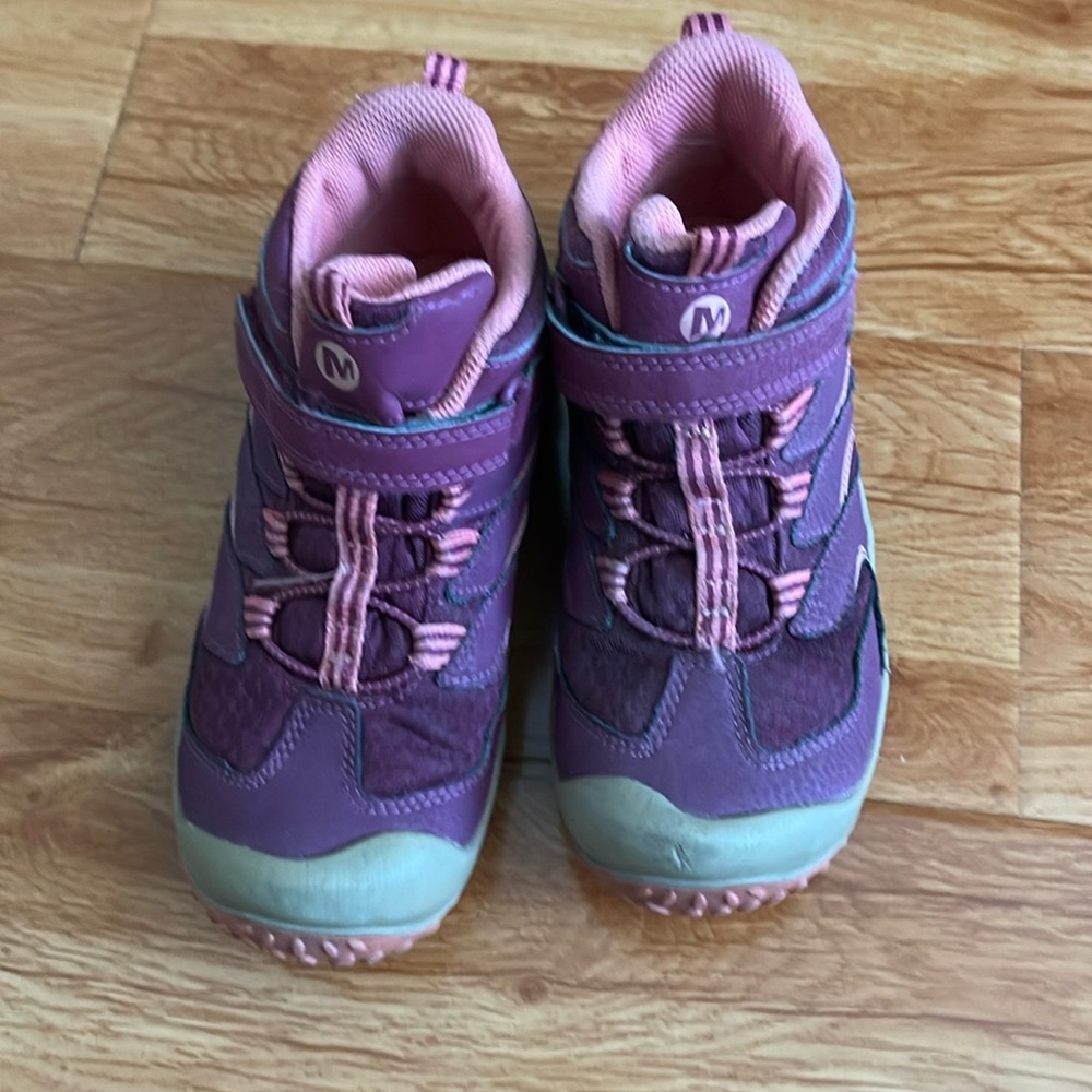 Merrell boots for girls. In excellent conditions.